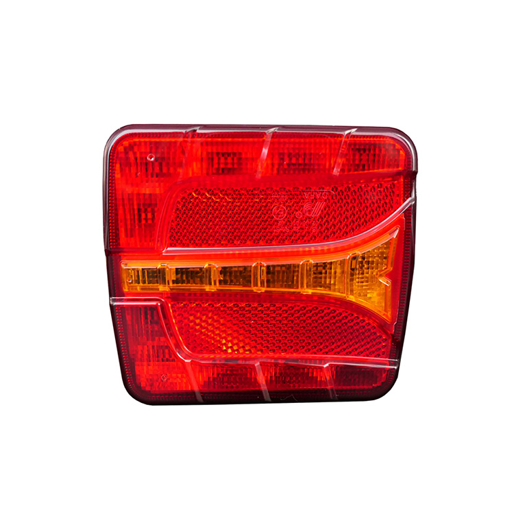 Universal Trailer cauda lux